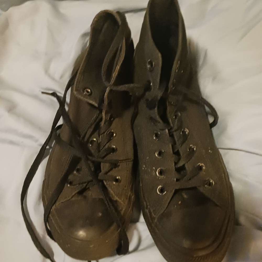 Converse gym shoes
